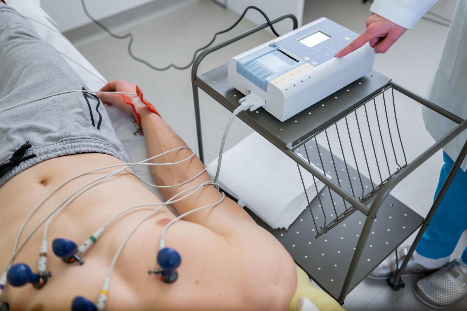 EKG (Elektrokardiyografi)